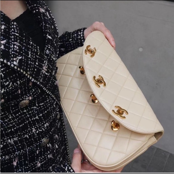 ❌SOLD❌Vintage Chanel beige lambskin triple CC clutch bag - Picture 9 of 10
